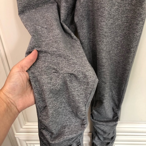 *Flaw* Rouched bottom Ivivva girls reversible leggings π - Picture 4 of 10